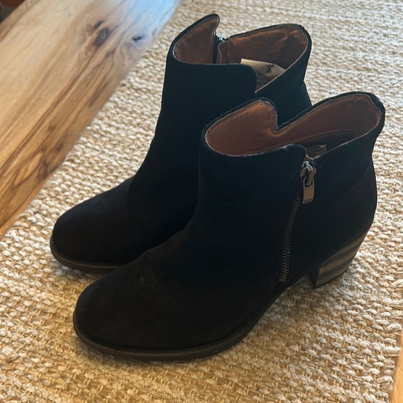 Eric Michael Ladies Allegra Healed Boots Size 39 US 8.5/9 - Picture 1 of 5